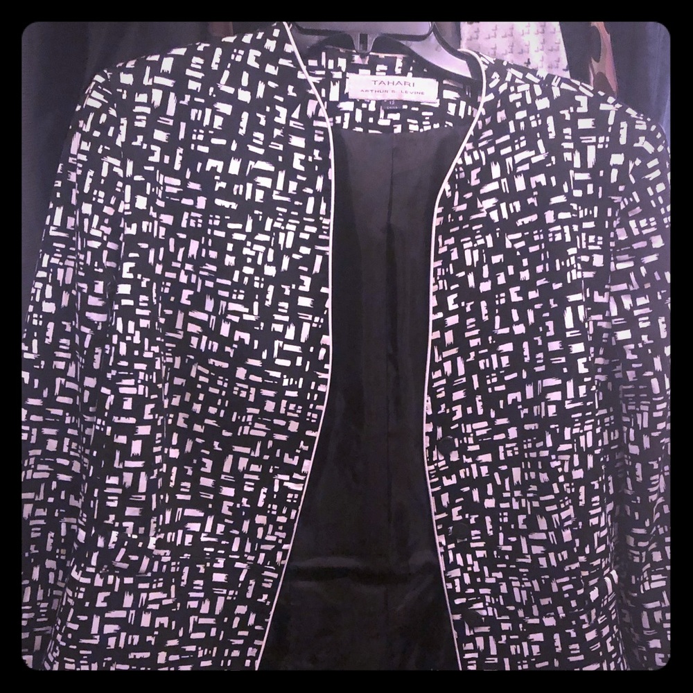 Size 12 Tahari Blazer